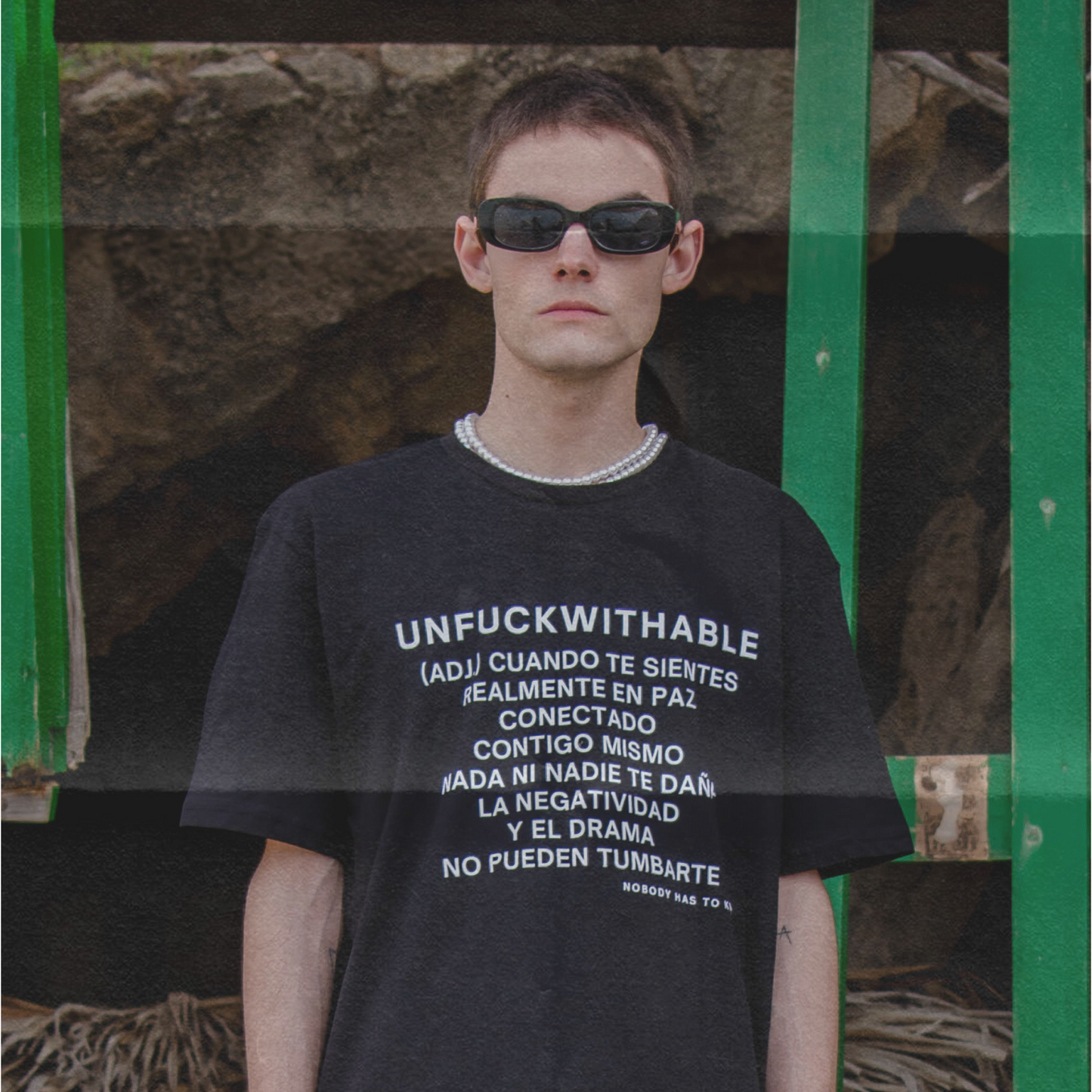 T-shirt black